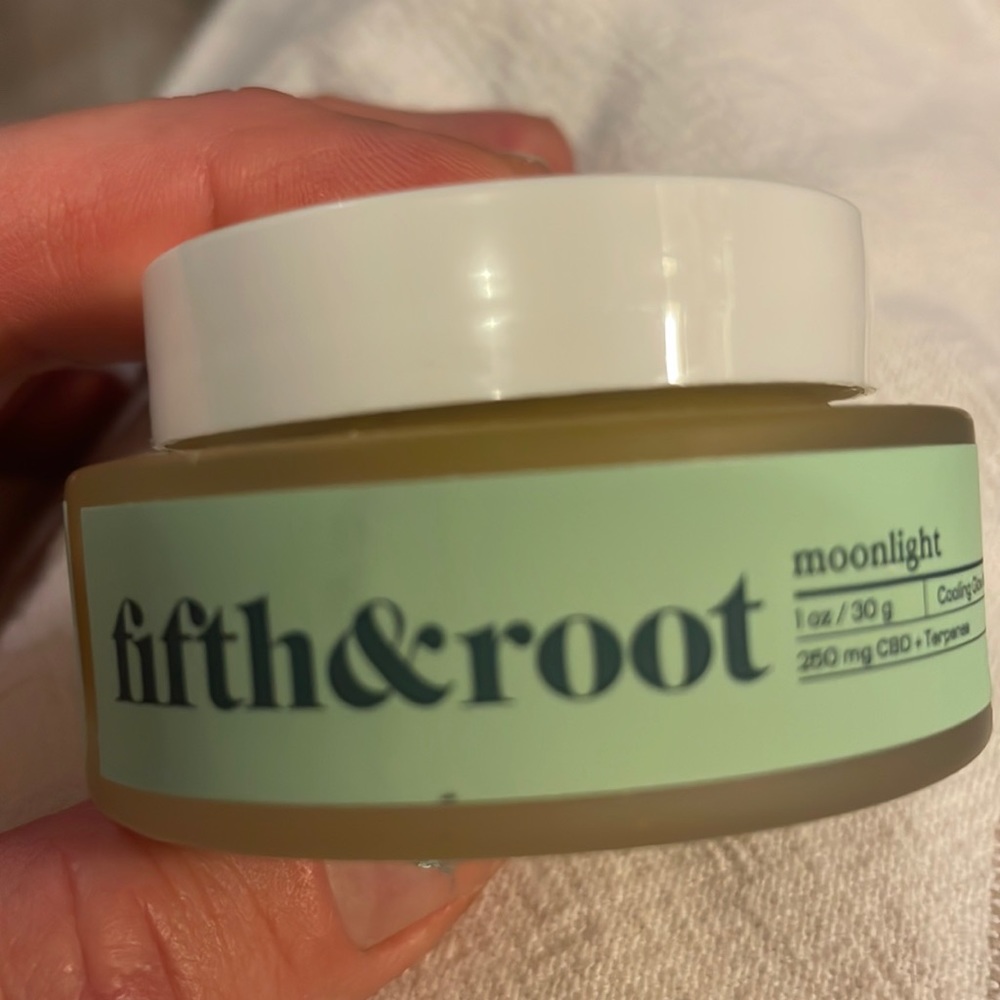 Fifth and Root cooling glow mask